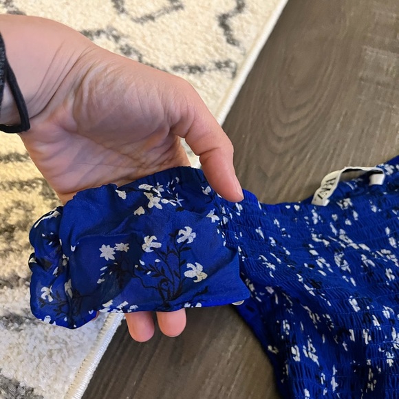 Off-shoulder Ruffle Dress - Picture 5 of 5